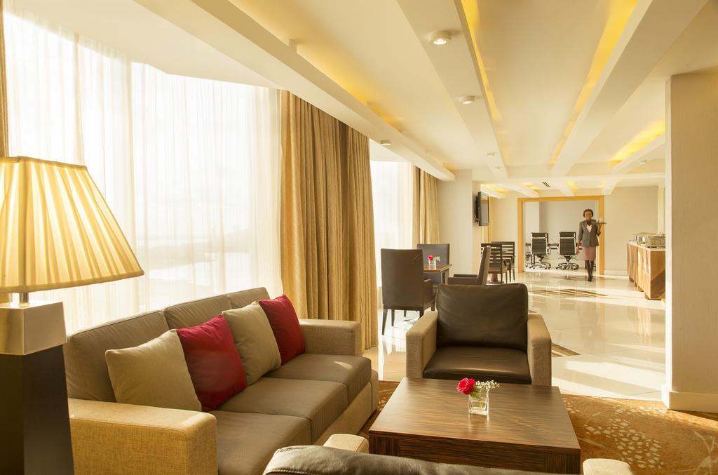 Lagos Continental Hotel Exterior foto A suite at the hotel