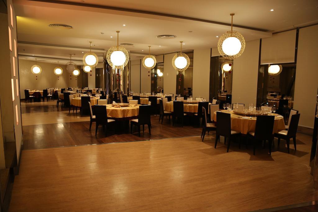 Lagos Continental Hotel Exterior foto The interior of the restaurant